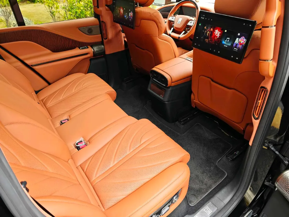 2023 YangWang U8 2.0T 272HP L4 REEV 49.05KWH,autocango,china used car exporter,china ev exporter,chinese used car exporter,chinese used ev exporter