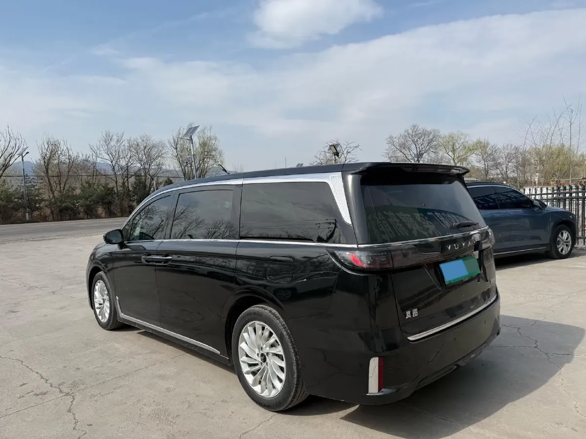 2022 Voyah Dream 1.5T 136HP L4 PHEV 25.57KWH,autocango,china used car exporter,china ev exporter,chinese used car exporter,chinese used ev exporter