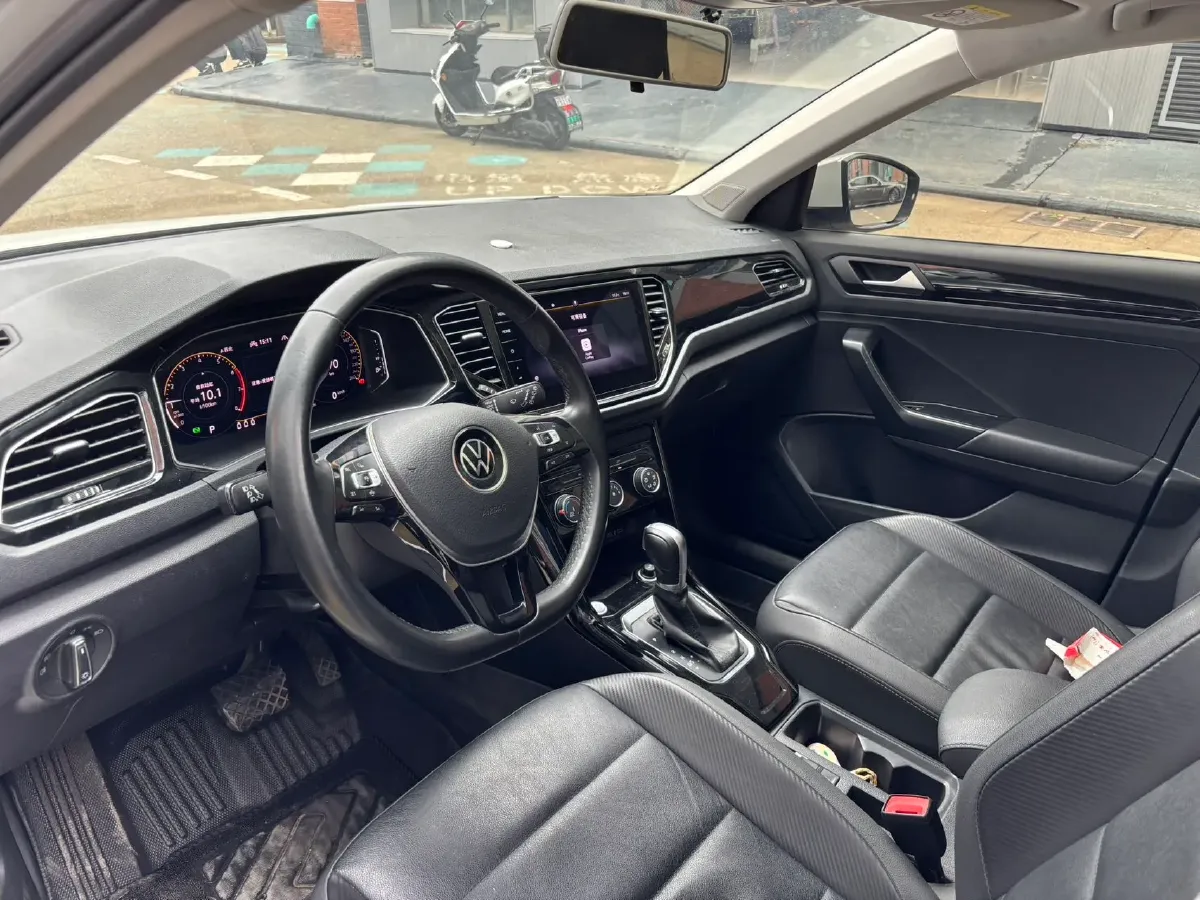 2021 Volkswagen T-Roc 1.4T 150HP L4 7DCT,autocango,china used car exporter,china ev exporter,chinese used car exporter,chinese used ev exporter
