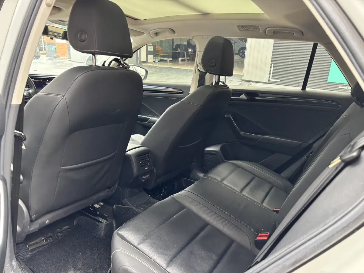 2021 Volkswagen T-Roc 1.4T 150HP L4 7DCT,autocango,china used car exporter,china ev exporter,chinese used car exporter,chinese used ev exporter