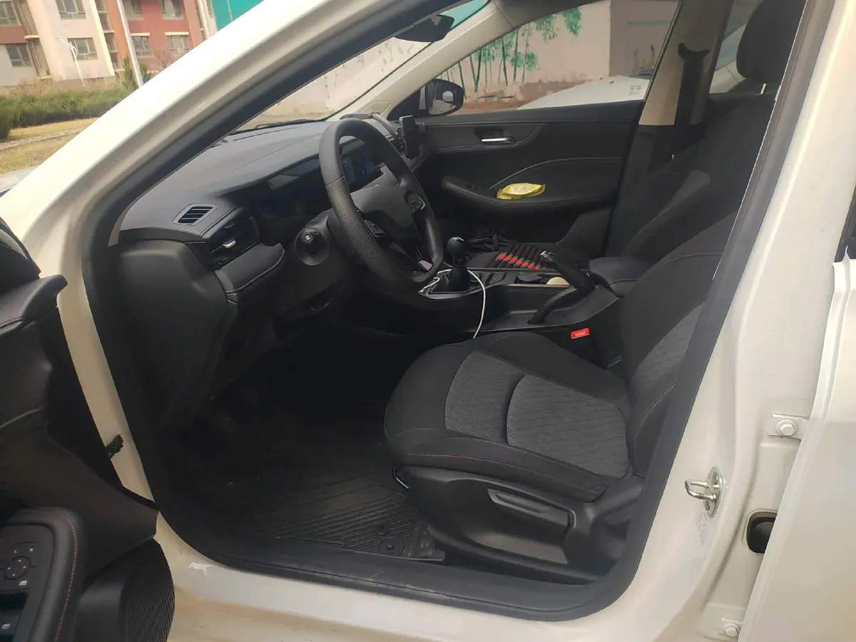 2026 Roewe i5 1.5L 129HP L4 5MT,autocango,china used car exporter,china ev exporter,chinese used car exporter,chinese used ev exporter