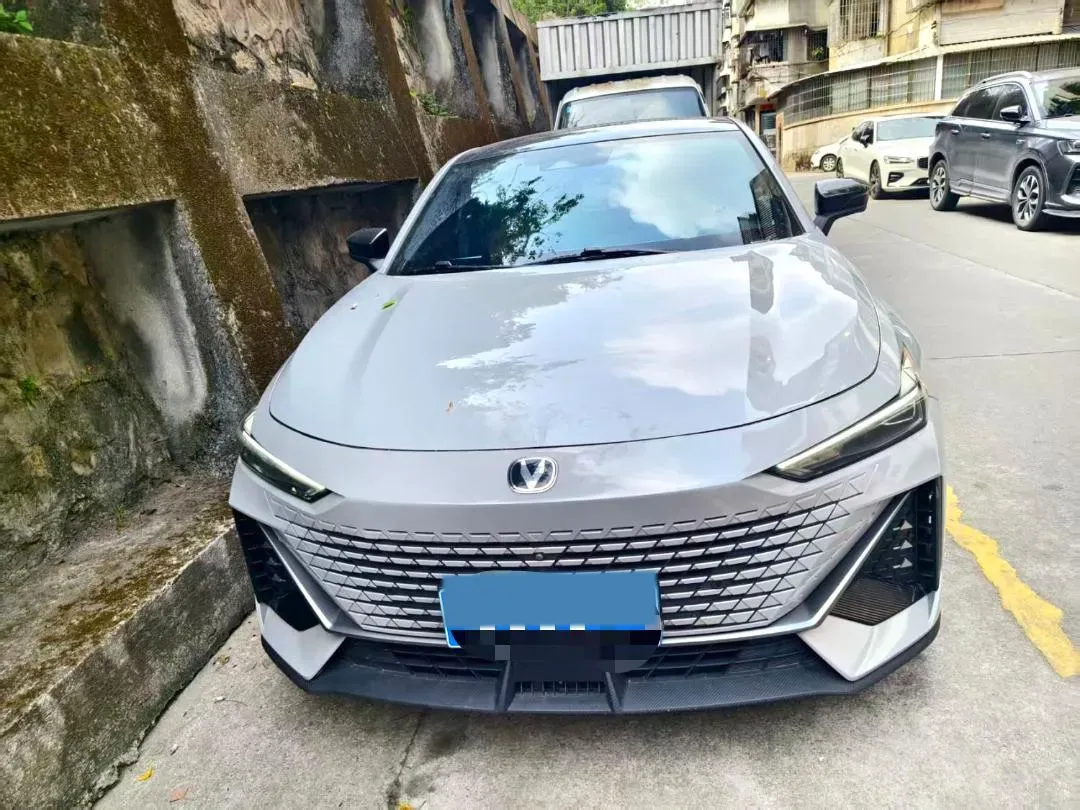 2023 ChangAn UNI-V 1.5T 188HP L4 7DCT,autocango,china used car exporter,china ev exporter,chinese used car exporter,chinese used ev exporter