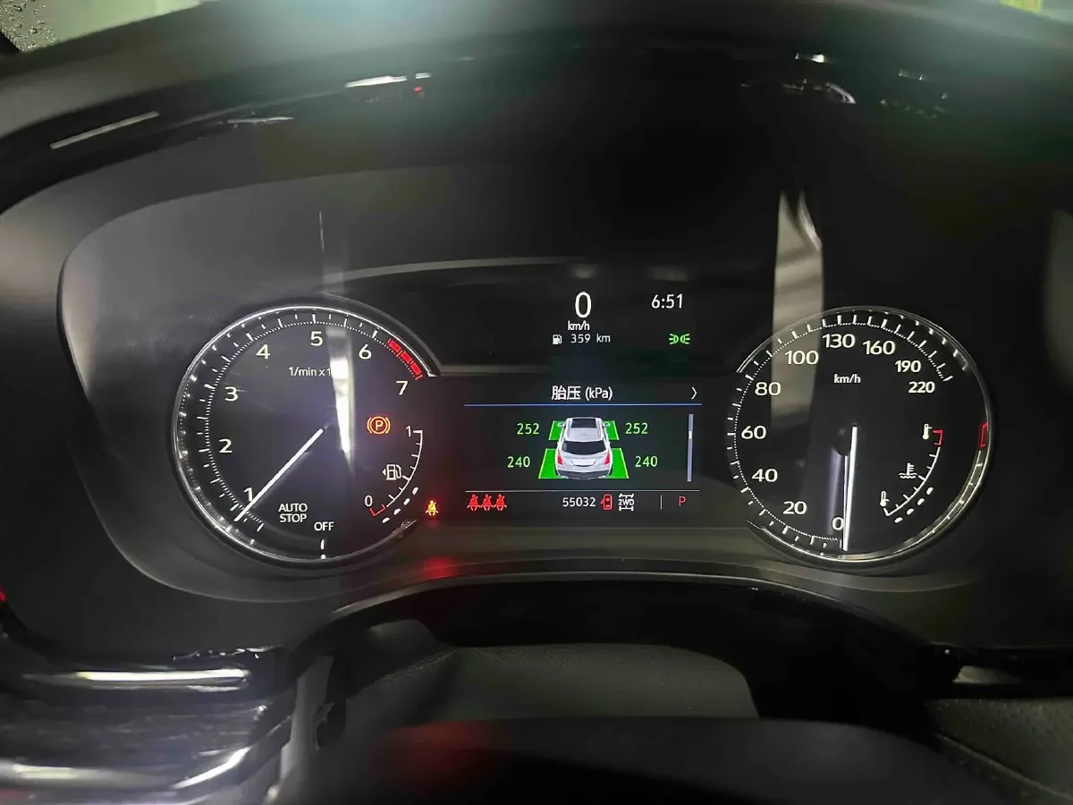 2021 Cadillac XT5 2.0T 237HP L4 9AT,autocango,china used car exporter,china ev exporter,chinese used car exporter,chinese used ev exporter