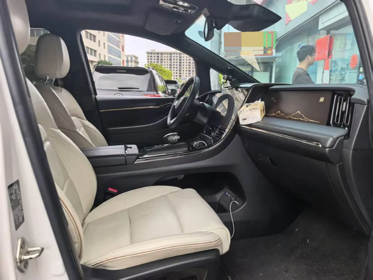 2023 GAC Trumpchi M8 2.0T 252HP L4 8AT,autocango,china used car exporter,china ev exporter,chinese used car exporter,chinese used ev exporter