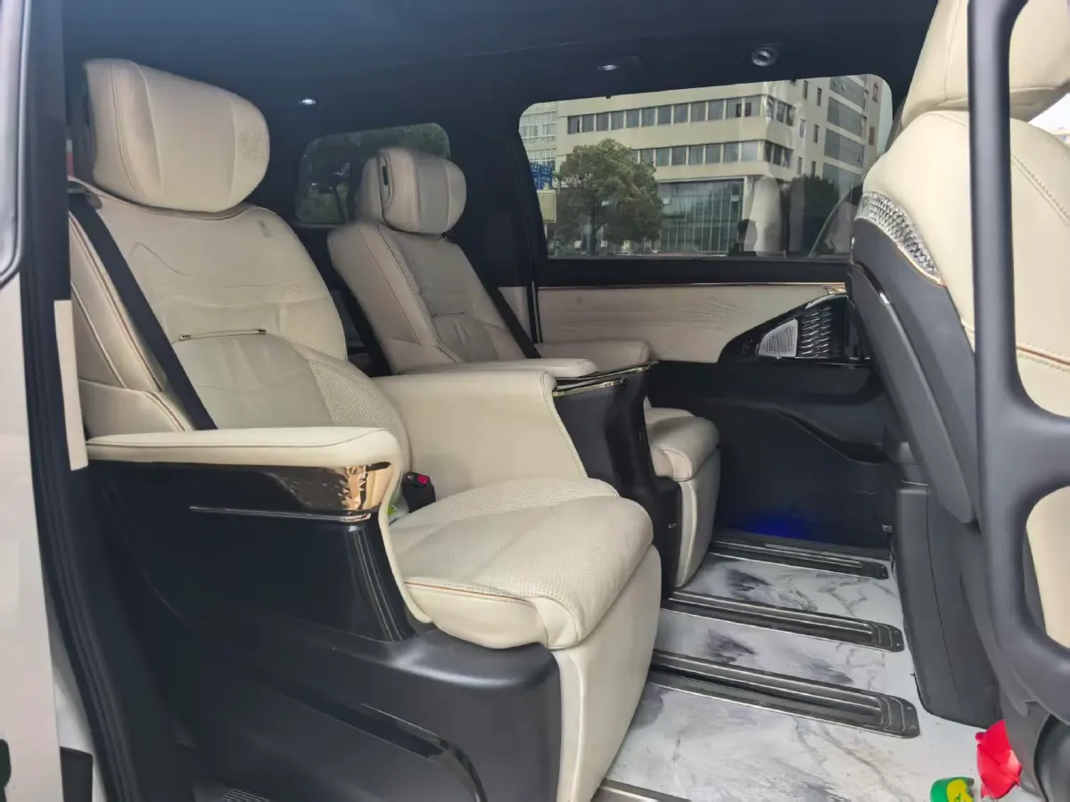 2023 GAC Trumpchi M8 2.0T 252HP L4 8AT,autocango,china used car exporter,china ev exporter,chinese used car exporter,chinese used ev exporter