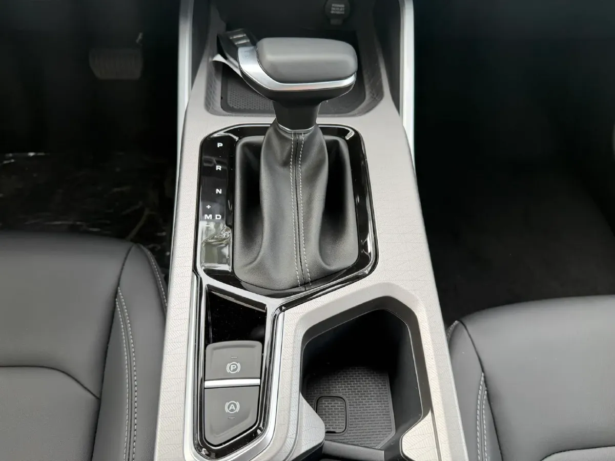 2026 Geely Emgrand 1.5L 120HP L4 CVT,autocango,china used car exporter,china ev exporter,chinese used car exporter,chinese used ev exporter