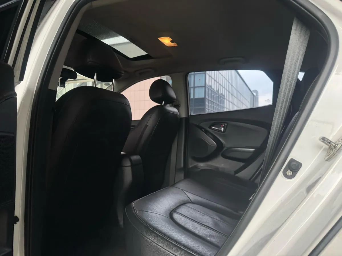 2015 Hyundai ix35 2.0L 165HP L4 6AT,autocango,china used car exporter,china ev exporter,chinese used car exporter,chinese used ev exporter