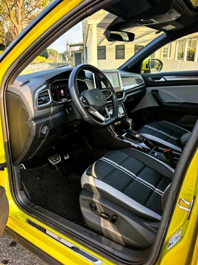 2023 Volkswagen T-Roc 1.5T 160HP L4 7DCT,autocango,china used car exporter,china ev exporter,chinese used car exporter,chinese used ev exporter