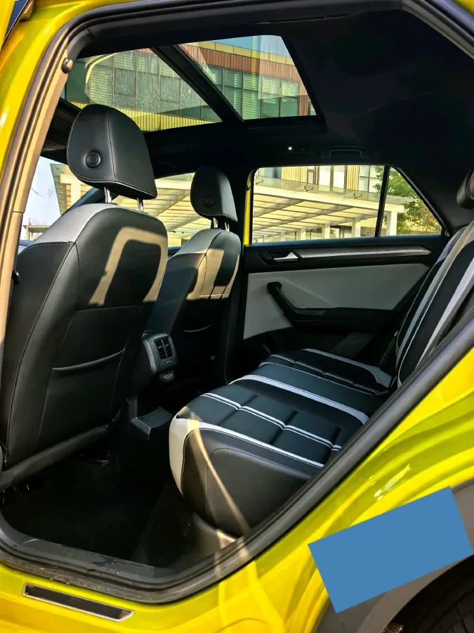 2023 Volkswagen T-Roc 1.5T 160HP L4 7DCT,autocango,china used car exporter,china ev exporter,chinese used car exporter,chinese used ev exporter