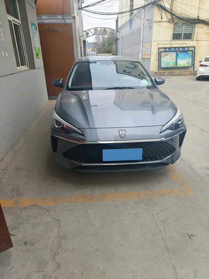 2023 Roewe i5 1.5L 129HP L4 5MT,autocango,china used car exporter,china ev exporter,chinese used car exporter,chinese used ev exporter