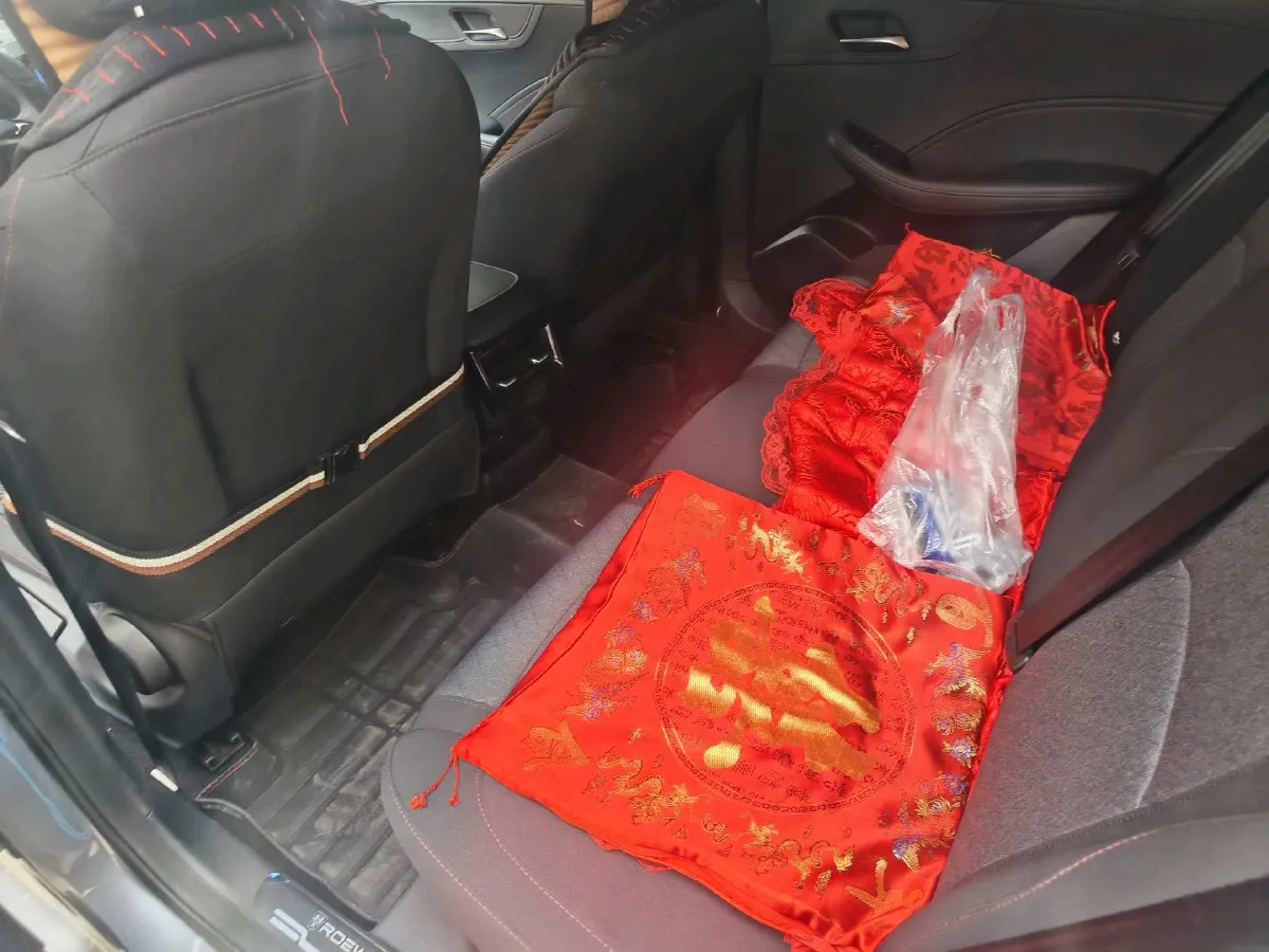 2023 Roewe i5 1.5L 129HP L4 5MT,autocango,china used car exporter,china ev exporter,chinese used car exporter,chinese used ev exporter