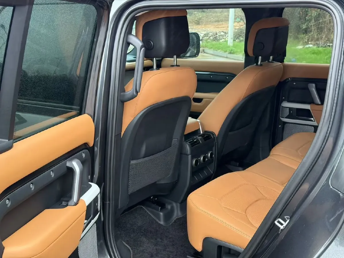 2023 Land Rover Defender 3.0T 400HP L6 8AT,autocango,china used car exporter,china ev exporter,chinese used car exporter,chinese used ev exporter