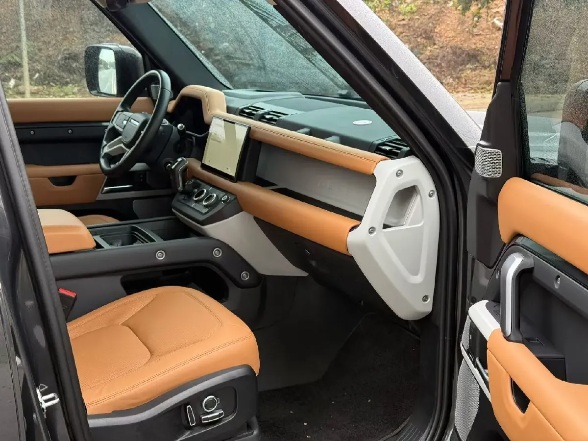 2023 Land Rover Defender 3.0T 400HP L6 8AT,autocango,china used car exporter,china ev exporter,chinese used car exporter,chinese used ev exporter