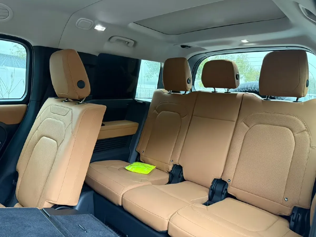 2023 Land Rover Defender 3.0T 400HP L6 8AT,autocango,china used car exporter,china ev exporter,chinese used car exporter,chinese used ev exporter