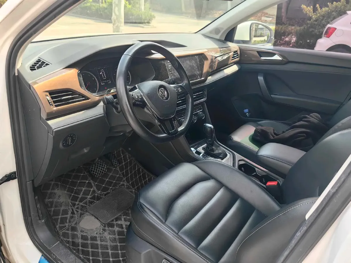 2019 MINI MINI 1.5T 102HP L3 7DCT,autocango,china used car exporter,china ev exporter,chinese used car exporter,chinese used ev exporter