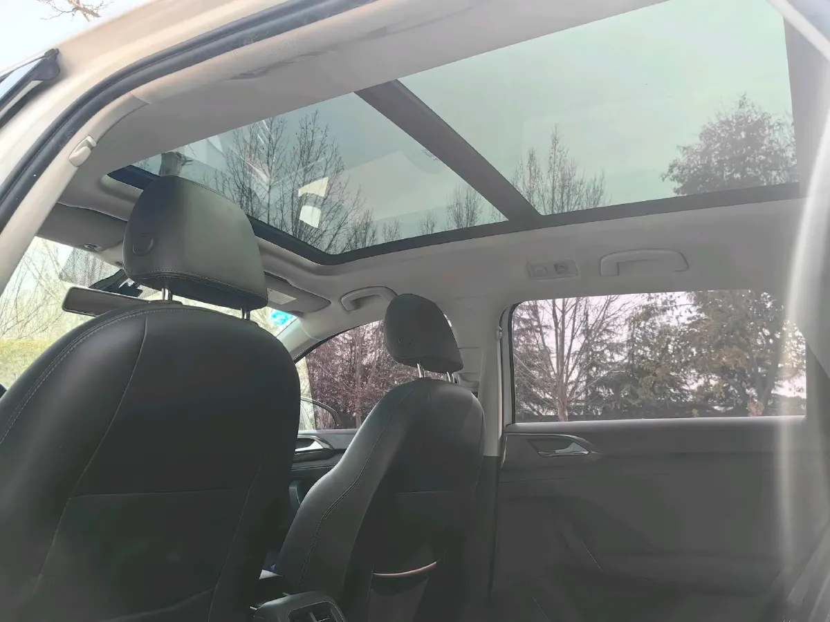 2019 MINI MINI 1.5T 102HP L3 7DCT,autocango,china used car exporter,china ev exporter,chinese used car exporter,chinese used ev exporter