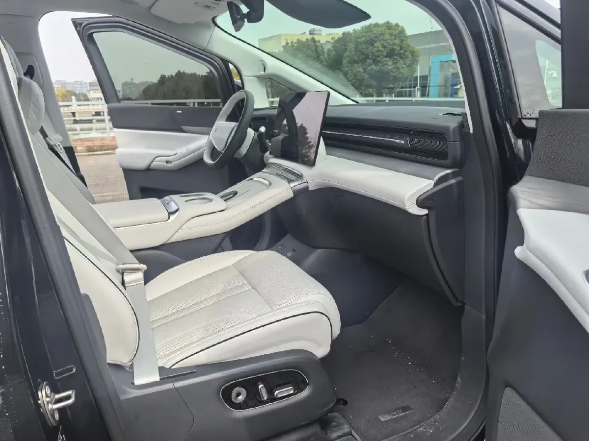 2025 Xpeng X9 BEV,autocango,china used car exporter,china ev exporter,chinese used car exporter,chinese used ev exporter