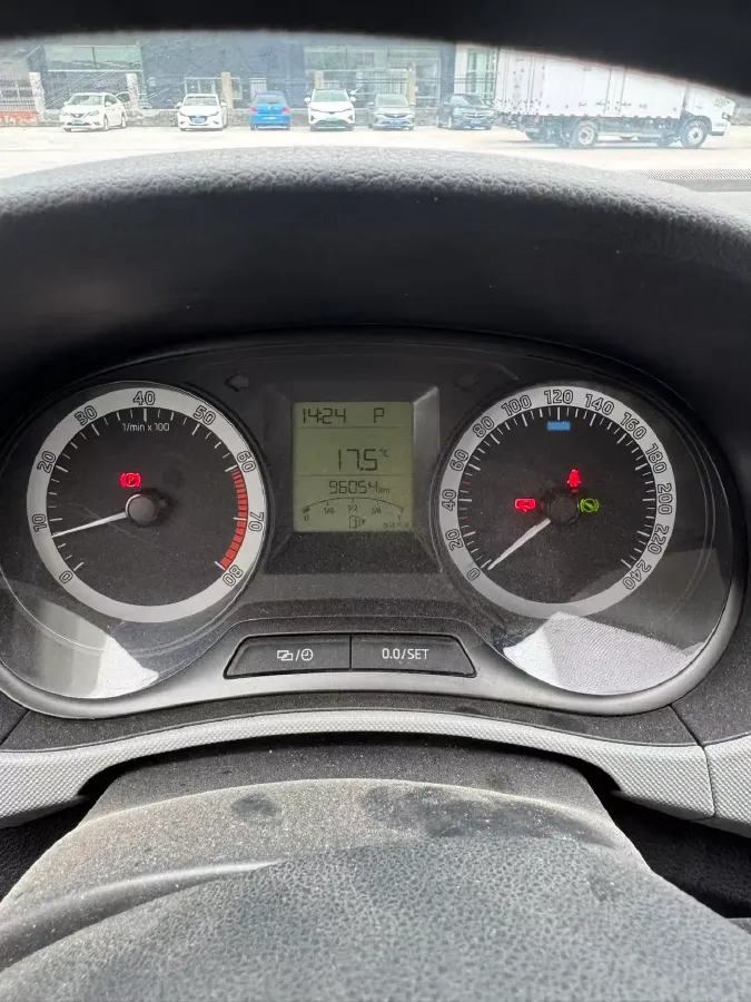 2017 Skoda Fabia 1.4L 90HP L4 6AT,autocango,china used car exporter,china ev exporter,chinese used car exporter,chinese used ev exporter