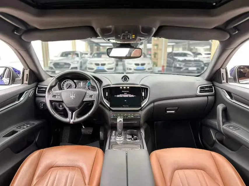 2021 Maserati Ghibli 2.0T 330HP L4 8AT,autocango,china used car exporter,china ev exporter,chinese used car exporter,chinese used ev exporter