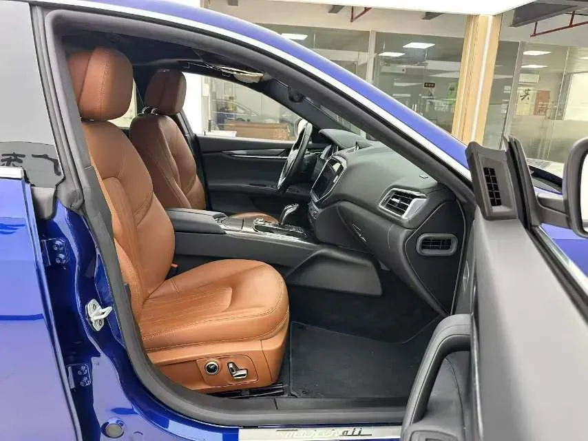2021 Maserati Ghibli 2.0T 330HP L4 8AT,autocango,china used car exporter,china ev exporter,chinese used car exporter,chinese used ev exporter