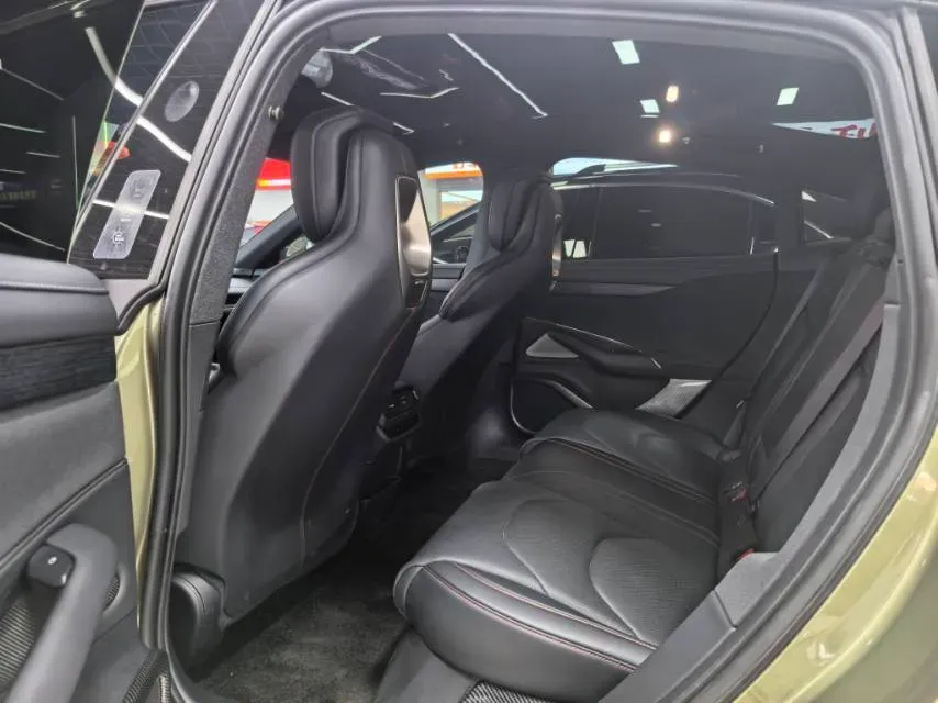 2024 MI SU7 BEV 73.6KWH,autocango,china used car exporter,china ev exporter,chinese used car exporter,chinese used ev exporter