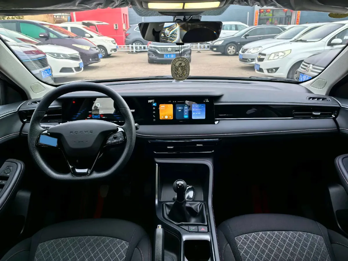 2023 Roewe i5 1.5L 129HP L4 5MT,autocango,china used car exporter,china ev exporter,chinese used car exporter,chinese used ev exporter