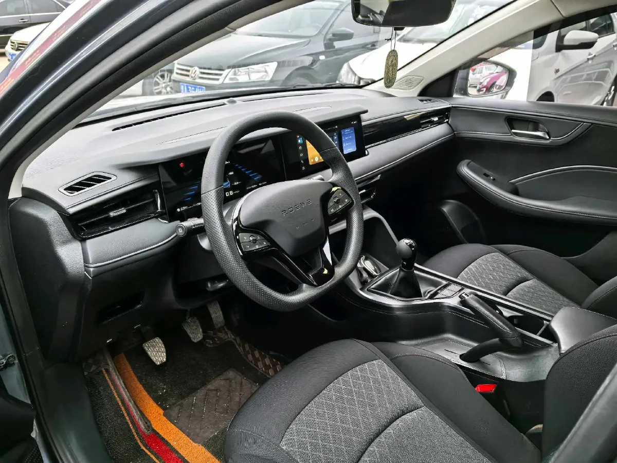 2023 Roewe i5 1.5L 129HP L4 5MT,autocango,china used car exporter,china ev exporter,chinese used car exporter,chinese used ev exporter