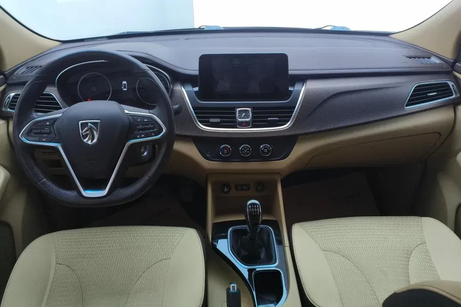 2017 BaoJun 730 1.5T 150HP L4 6MT,autocango,china used car exporter,china ev exporter,chinese used car exporter,chinese used ev exporter