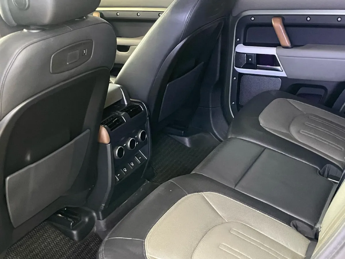 2022 Land Rover Defender 3.0T 400HP L6 8AT,autocango,china used car exporter,china ev exporter,chinese used car exporter,chinese used ev exporter