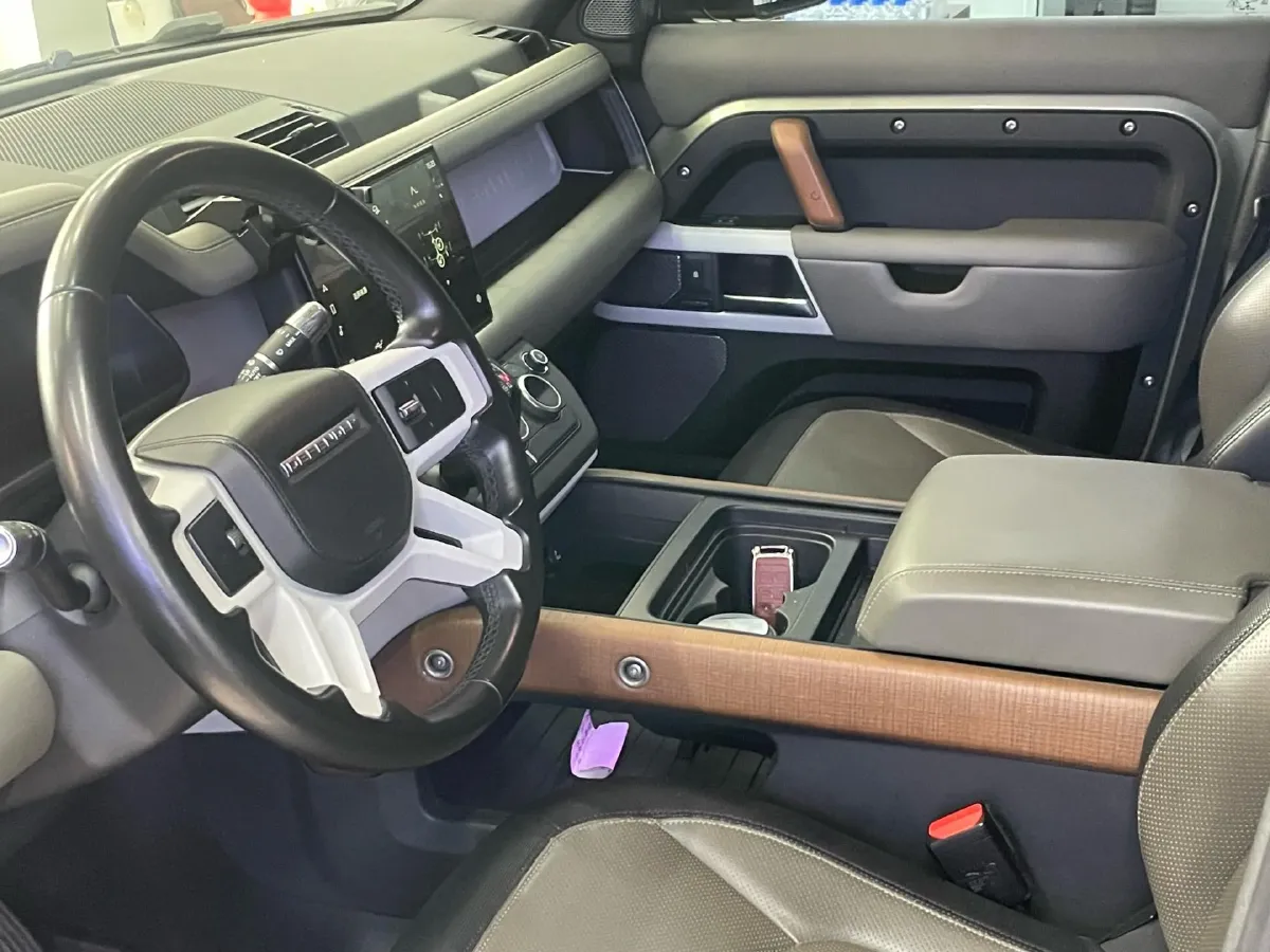 2022 Land Rover Defender 3.0T 400HP L6 8AT,autocango,china used car exporter,china ev exporter,chinese used car exporter,chinese used ev exporter