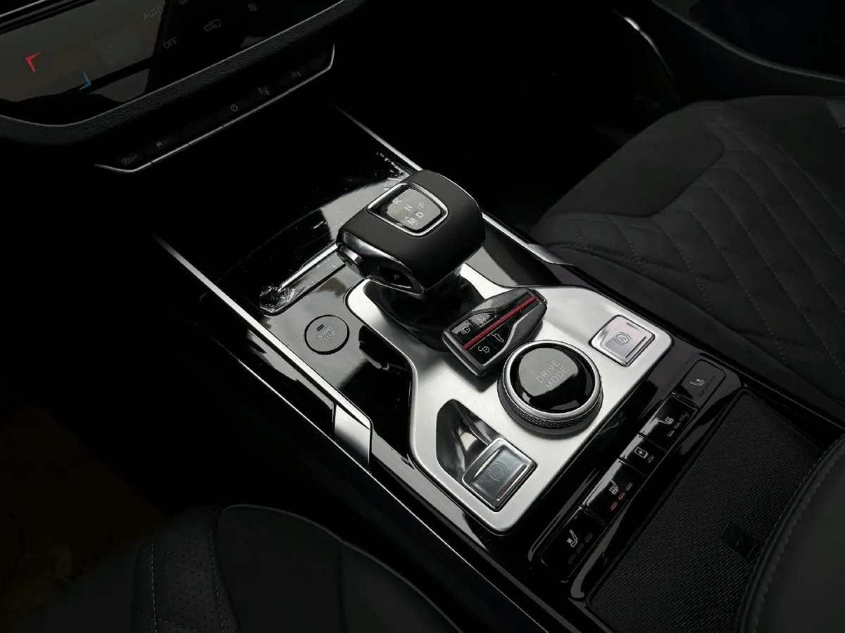 2019 HongQi HS5 2.0T 224HP L4 6AT,autocango,china used car exporter,china ev exporter,chinese used car exporter,chinese used ev exporter