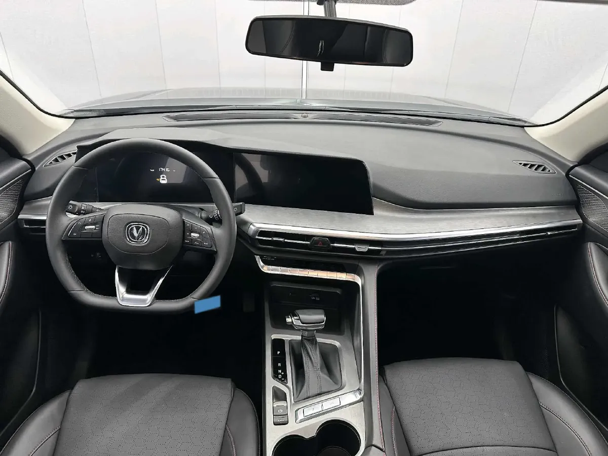 2022 ChangAn CS35 Plus 1.4T 160HP L4 7DCT,autocango,china used car exporter,china ev exporter,chinese used car exporter,chinese used ev exporter