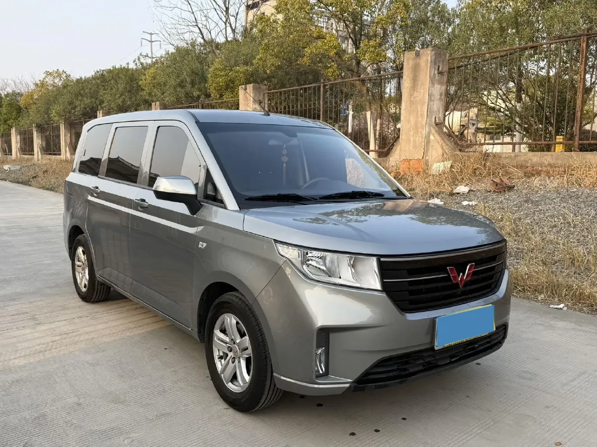 2020 WuLing HongGuang Plus 1.5L 99HP L4 6MT,autocango,china used car exporter,china ev exporter,chinese used car exporter,chinese used ev exporter