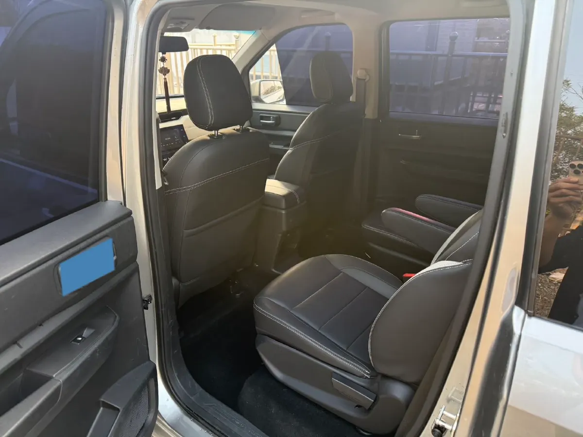 2020 WuLing HongGuang Plus 1.5L 99HP L4 6MT,autocango,china used car exporter,china ev exporter,chinese used car exporter,chinese used ev exporter