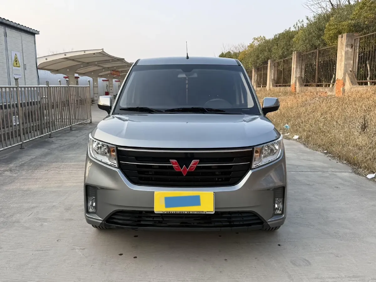 2020 WuLing HongGuang Plus 1.5L 99HP L4 6MT,autocango,china used car exporter,china ev exporter,chinese used car exporter,chinese used ev exporter