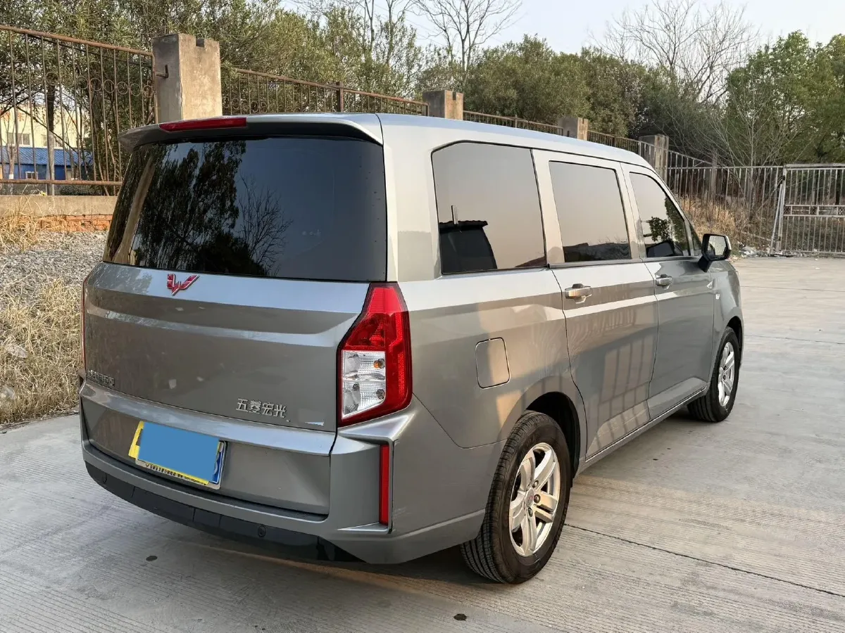 2020 WuLing HongGuang Plus 1.5L 99HP L4 6MT,autocango,china used car exporter,china ev exporter,chinese used car exporter,chinese used ev exporter