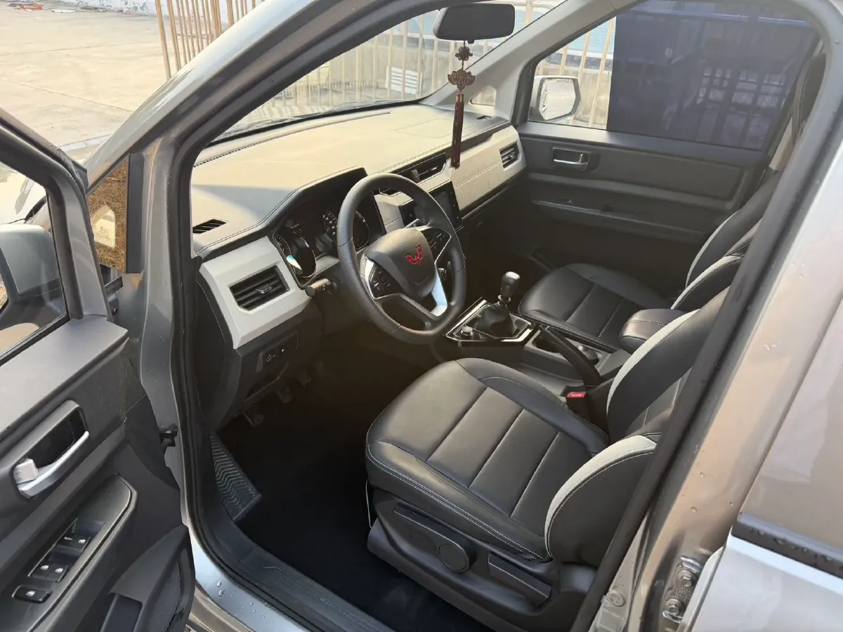 2020 WuLing HongGuang Plus 1.5L 99HP L4 6MT,autocango,china used car exporter,china ev exporter,chinese used car exporter,chinese used ev exporter