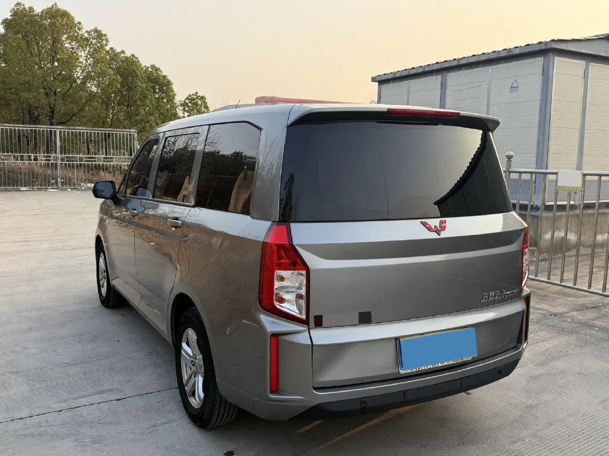 2020 WuLing HongGuang Plus 1.5L 99HP L4 6MT,autocango,china used car exporter,china ev exporter,chinese used car exporter,chinese used ev exporter