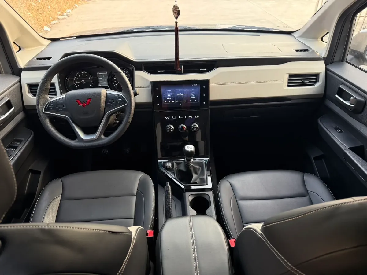 2020 WuLing HongGuang Plus 1.5L 99HP L4 6MT,autocango,china used car exporter,china ev exporter,chinese used car exporter,chinese used ev exporter