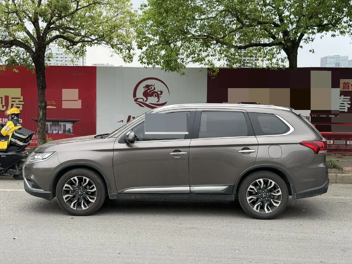 2019 Mitsubishi Outlander 2.4L 192HP L4 CVT,autocango,china used car exporter,china ev exporter,chinese used car exporter,chinese used ev exporter