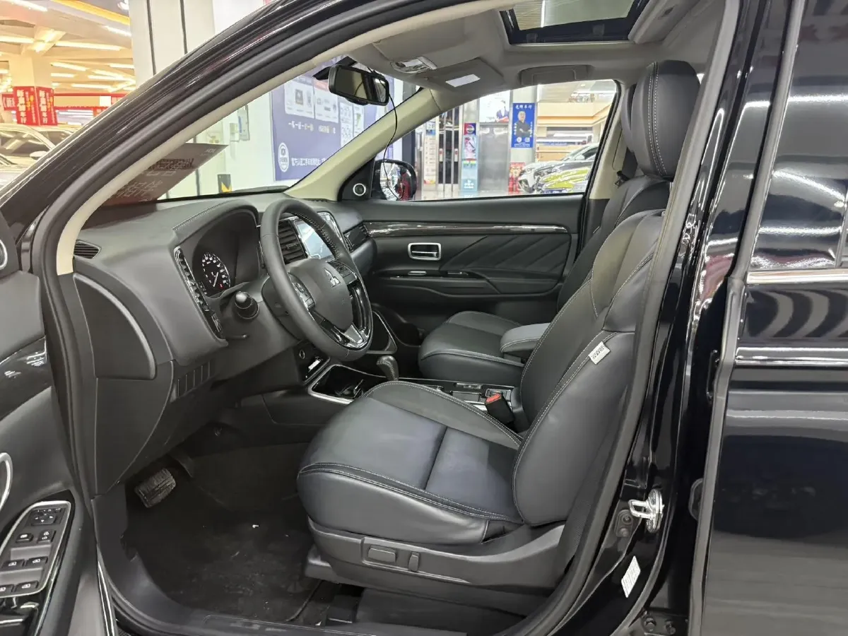 2019 Mitsubishi Outlander 2.0L 166HP L4 CVT,autocango,china used car exporter,china ev exporter,chinese used car exporter,chinese used ev exporter