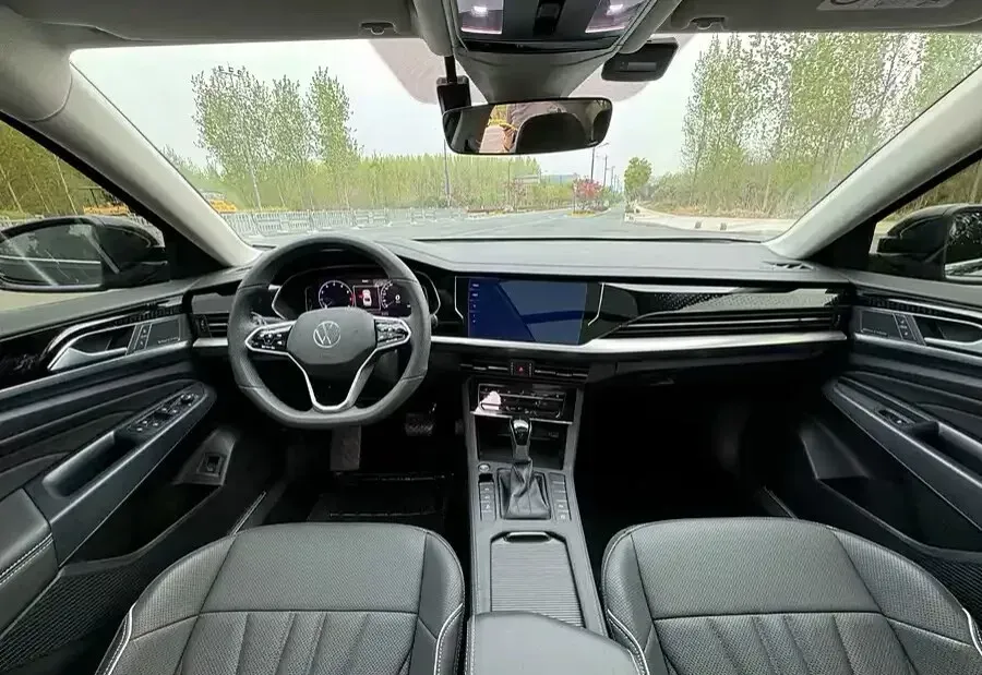 2025 Volkswagen Passat 2.0T 220HP L4 7DCT,autocango,china used car exporter,china ev exporter,chinese used car exporter,chinese used ev exporter