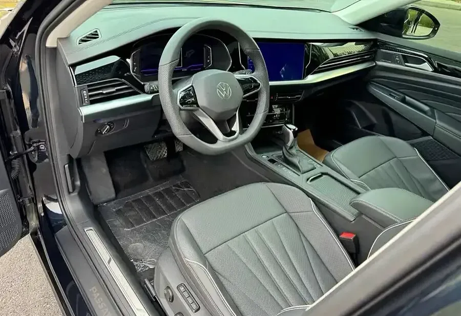 2025 Volkswagen Passat 2.0T 220HP L4 7DCT,autocango,china used car exporter,china ev exporter,chinese used car exporter,chinese used ev exporter