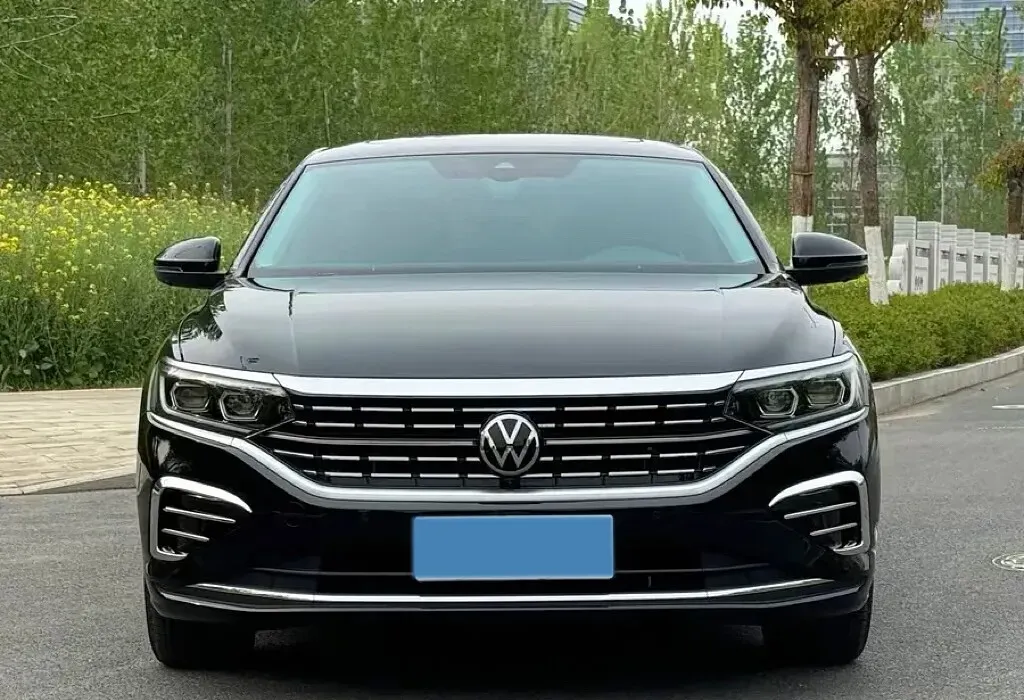 2025 Volkswagen Passat 2.0T 220HP L4 7DCT,autocango,china used car exporter,china ev exporter,chinese used car exporter,chinese used ev exporter