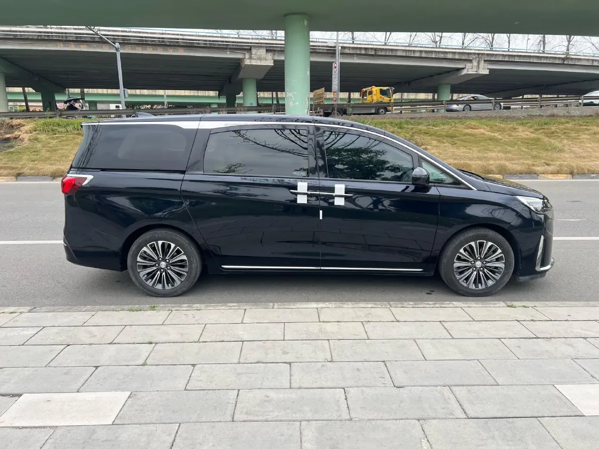 2023 Buick GL8 2.0T 237HP L4 9AT,autocango,china used car exporter,china ev exporter,chinese used car exporter,chinese used ev exporter