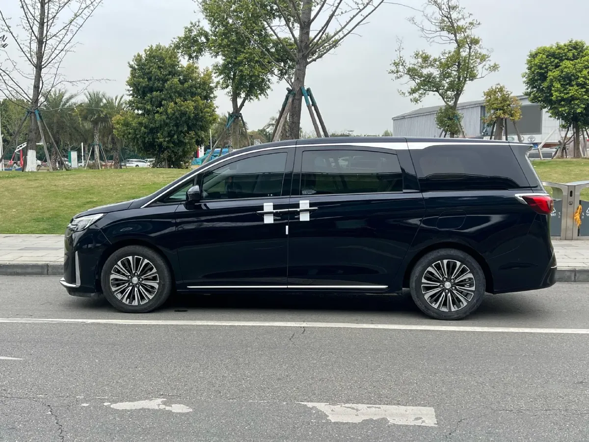 2023 Buick GL8 2.0T 237HP L4 9AT,autocango,china used car exporter,china ev exporter,chinese used car exporter,chinese used ev exporter