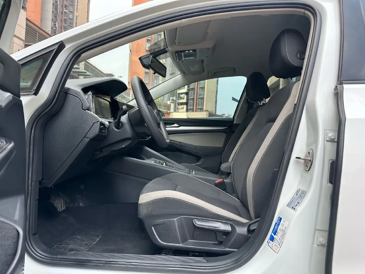 2023 Volkswagen Golf 1.2T 116HP L4 7DCT,autocango,china used car exporter,china ev exporter,chinese used car exporter,chinese used ev exporter