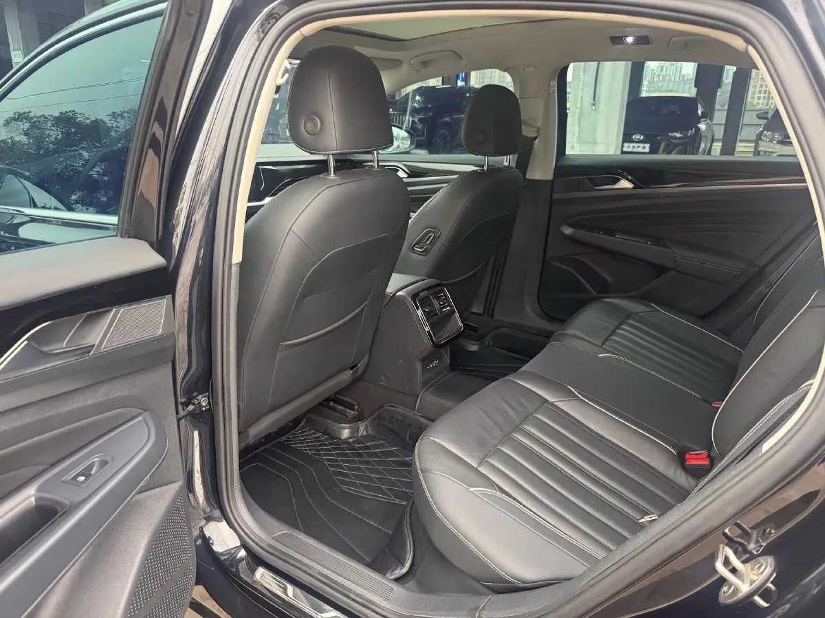 2021 Volkswagen Passat 2.0T 186HP L4 7DCT,autocango,china used car exporter,china ev exporter,chinese used car exporter,chinese used ev exporter