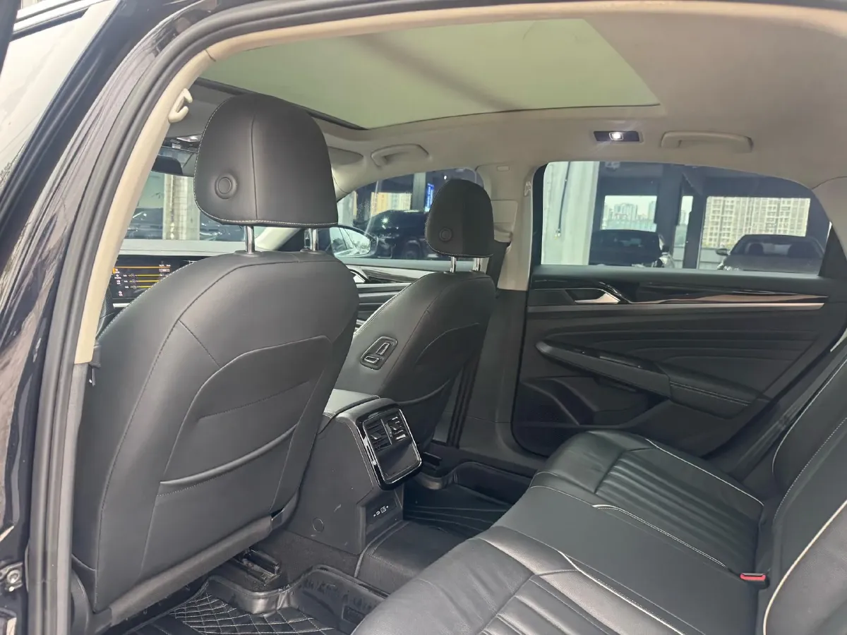 2021 Volkswagen Passat 2.0T 186HP L4 7DCT,autocango,china used car exporter,china ev exporter,chinese used car exporter,chinese used ev exporter