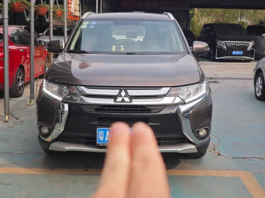 2018 Mitsubishi Outlander 2.0L 166HP L4 CVT,autocango,china used car exporter,china ev exporter,chinese used car exporter,chinese used ev exporter